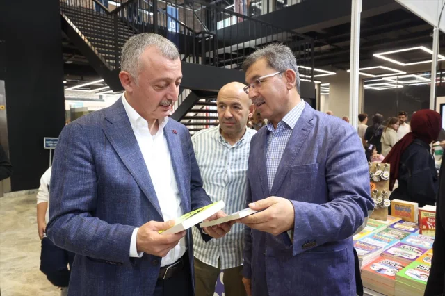 Kocaeli Kitap Fuarı'nda İlk Gün Yoğun İlgi Topladı