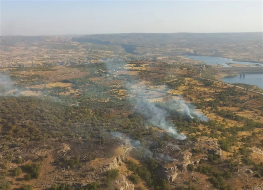 Diyarbakır'da Çıkan Yangın Büyük Çaba Sonrası Söndürüldü
