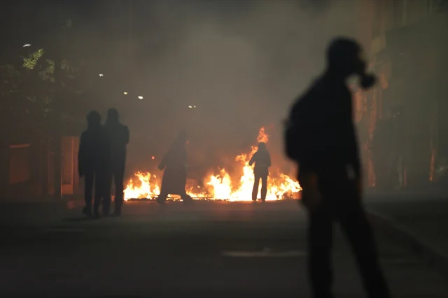 Gürcistan'da Protestolar Büyüyor: Başkanlık Sarayı Önünde Bü...