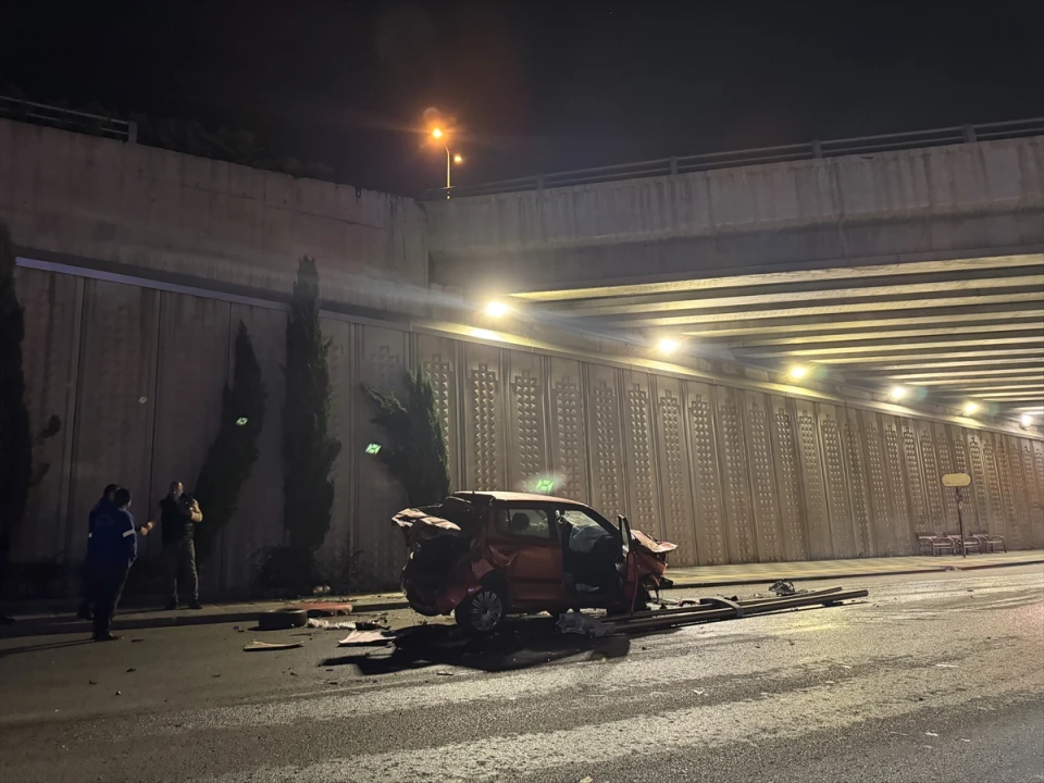 Ankara'da Tüyler Ürperten Kaza: Otomobil Köprüden Uçtu