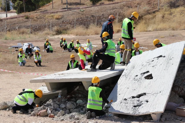 Elazığ'da Deprem Tatbikatı Adeta Gerçek Gibiydi