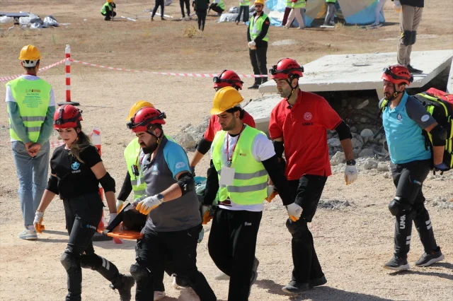 Elazığ'da Deprem Tatbikatı Adeta Gerçek Gibiydi