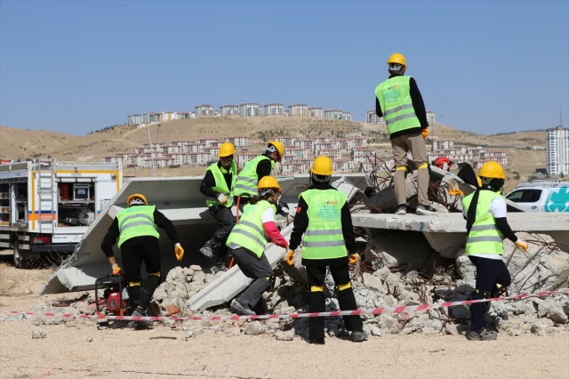 Elazığ'da Deprem Tatbikatı Adeta Gerçek Gibiydi