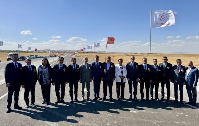 Kırşehir'de Yeni Yollar Açıldı: Ulaşım Ağı Güçleniyor