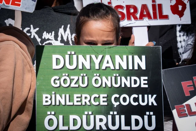AK Parti Altındağ Gençliği İsrail'in Gazze'deki Eylemlerine Karşı Toplandı