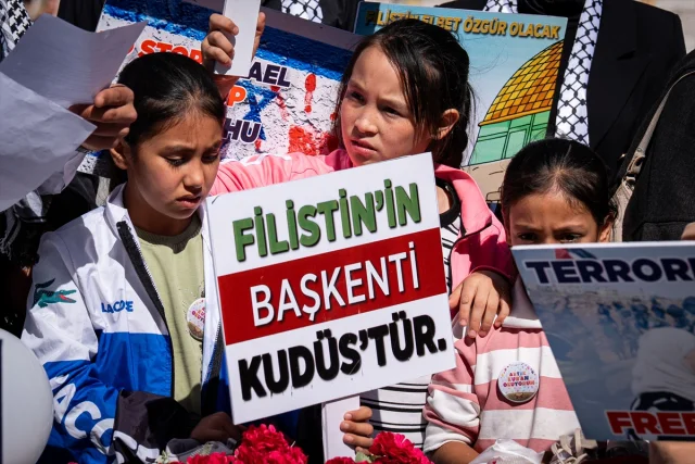 AK Parti Altındağ Gençliği İsrail'in Gazze'deki Eylemlerine Karşı Toplandı