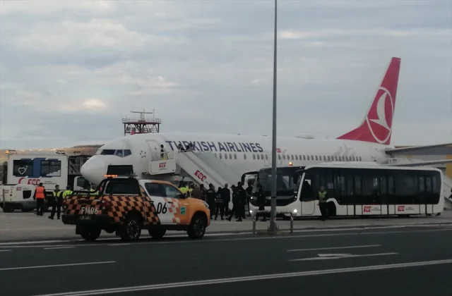 THY Uçağı Aktivistleri İstanbul'a Getirdi