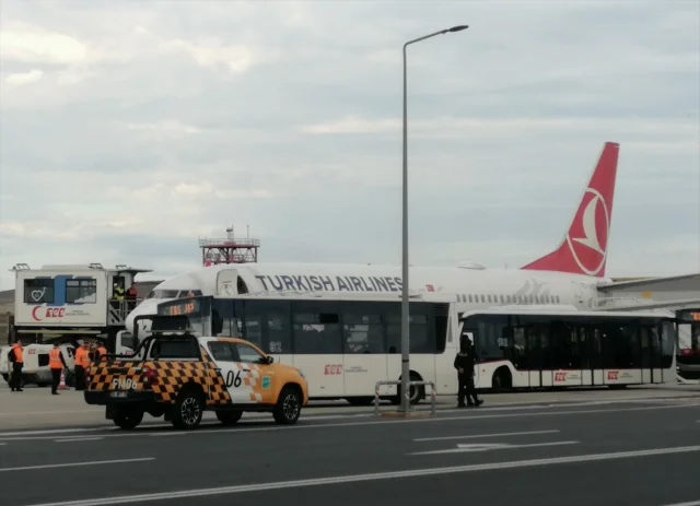 THY Uçağı Aktivistleri İstanbul'a Getirdi