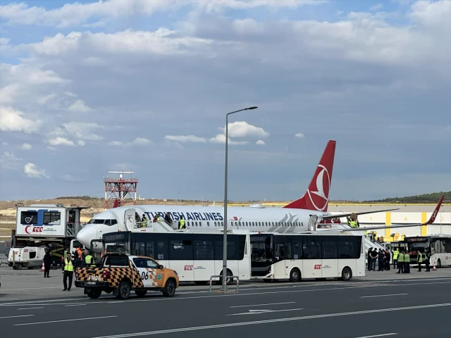 THY Uçağı Aktivistleri İstanbul'a Getirdi