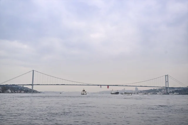 İstanbul Boğazı'nda Köprüler Filistin İçin Bayraklarla Süsleniyor