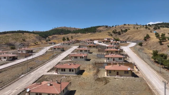 Depremzedeler Yeni Evlerinde: Koyunlu Ailesi Umutlarını Yeniden İnşa Etti