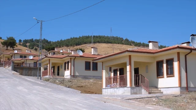 Depremzedeler Yeni Evlerinde: Koyunlu Ailesi Umutlarını Yeniden İnşa Etti