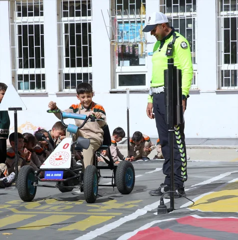 Erzurum'da Trafik Eğitimi Çocuklarla Buluştu