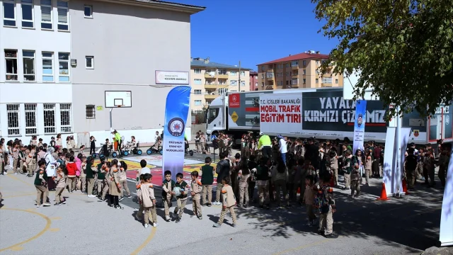 Erzurum'da Trafik Eğitimi Çocuklarla Buluştu