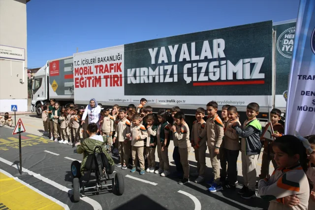 Erzurum'da Trafik Eğitimi Çocuklarla Buluştu