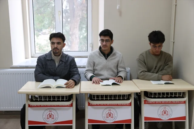 Tarihi Binada Eğitim Gören İmamlar Mezuniyet Heyecanı Yaşıyor