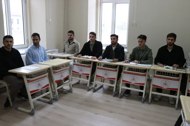 Tarihi Binada Eğitim Gören İmamlar Mezuniyet Heyecanı Yaşıyor