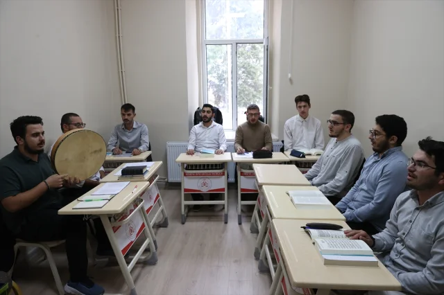 Tarihi Binada Eğitim Gören İmamlar Mezuniyet Heyecanı Yaşıyor