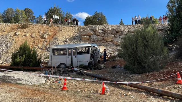 Mersin'de İşçileri Taşıyan Minibüs Kazası Yürekleri Dağladı