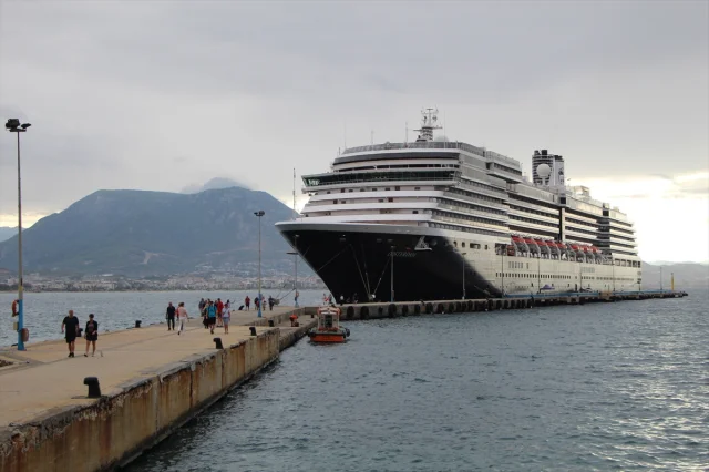 Alanya'da büyük kruvaziyer heyecanı: Oosterdam 1878 turistle geldi