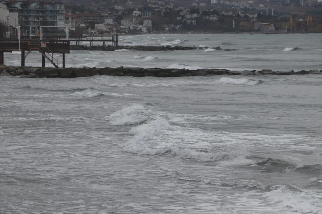 Tekirdağ'da Sert Poyraz Deniz Ulaşımını Vurdu