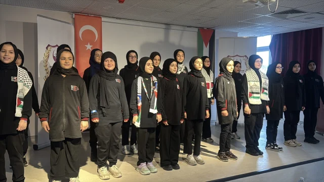 İzmir'de Filistin Etkinliği Büyük İlgi Görüyor!