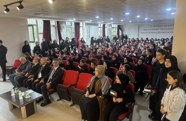 İzmir'de Filistin Etkinliği Büyük İlgi Görüyor!