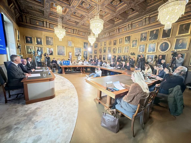 Nobel Fizik Ödülü'nü Kazanan Bilim İnsanlarının Başarı Hikayesi