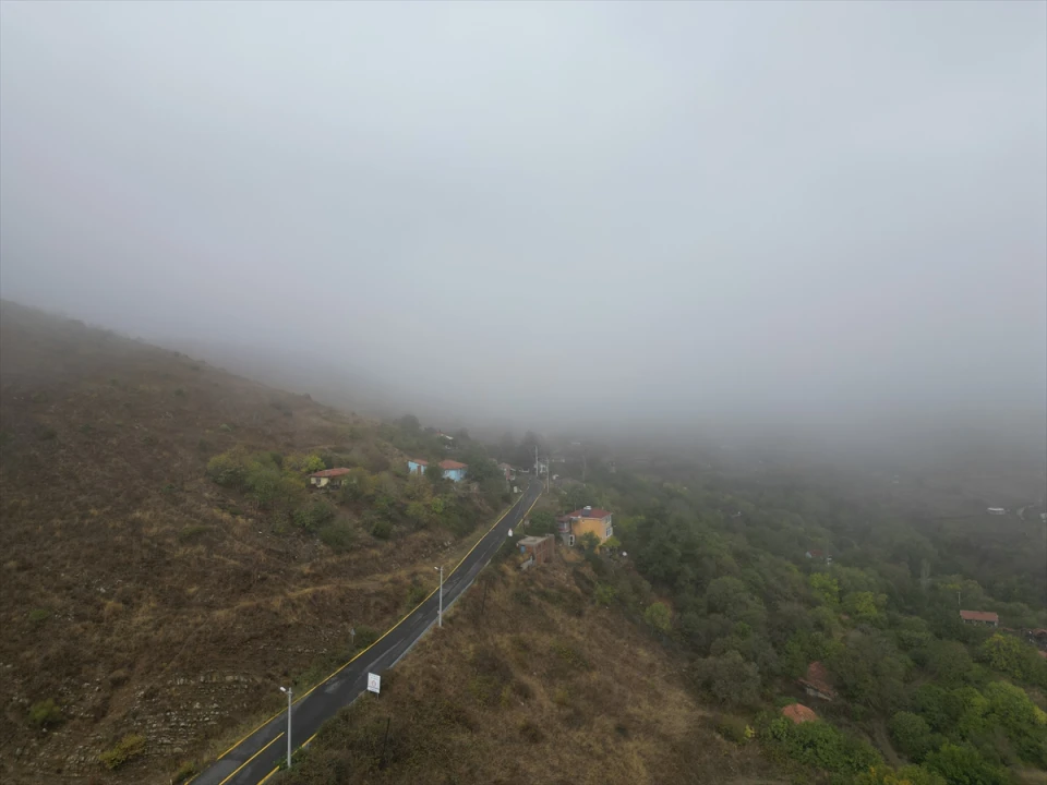 Tekirdağ'da Yoğun Sis Çarpıcı Manzaralar Sunuyor