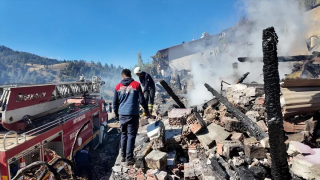 Adana'da Yangın Felaketi: İki Katlı Evde Dramatik Son