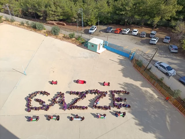 Hatay'da Öğrencilerden Gazze'ye Destek Koreografisi