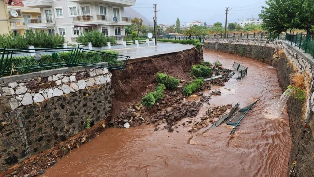 Muğla'da Fırtına ve Sağanak Dehşeti: Hayat Durma Noktasında