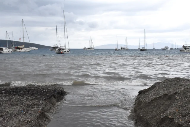 Muğla'da Fırtına ve Sağanak Dehşeti: Hayat Durma Noktasında
