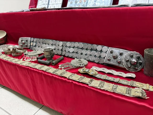 İzmir'de dev tarihi eser operasyonu hem şaşırttı hem de sevindirdi