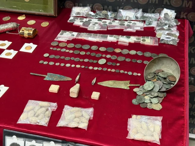 İzmir'de dev tarihi eser operasyonu hem şaşırttı hem de sevindirdi