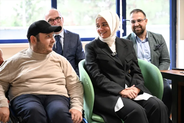 Fatma Betül Sayan Kaya'dan Engelli Bireylerle Unutulmaz Buluşma