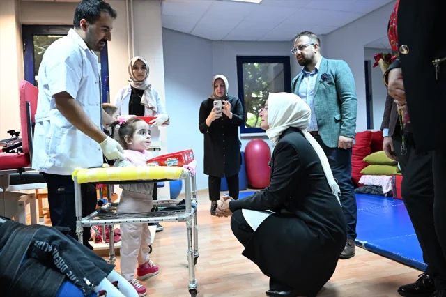 Fatma Betül Sayan Kaya'dan Engelli Bireylerle Unutulmaz Buluşma