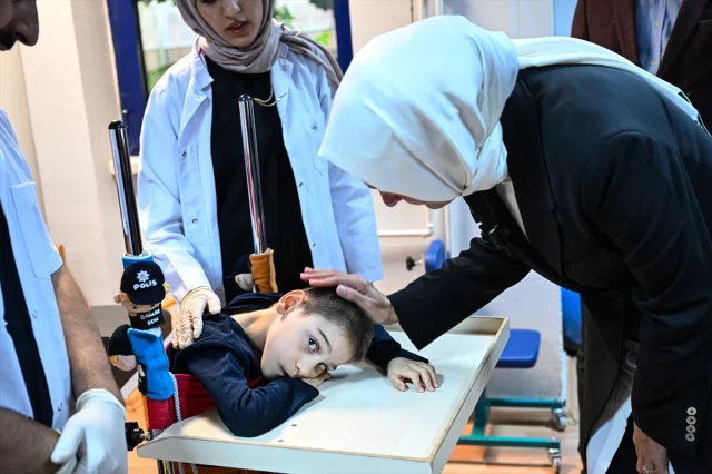 Fatma Betül Sayan Kaya'dan Engelli Bireylerle Unutulmaz Buluşma