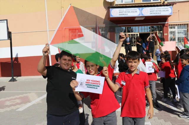 Amasya'da köy okulunda anlamlı yürüyüş: Filistin'e destek iç...