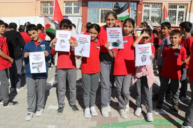 Amasya'da köy okulunda anlamlı yürüyüş: Filistin'e destek için sokaktalar
