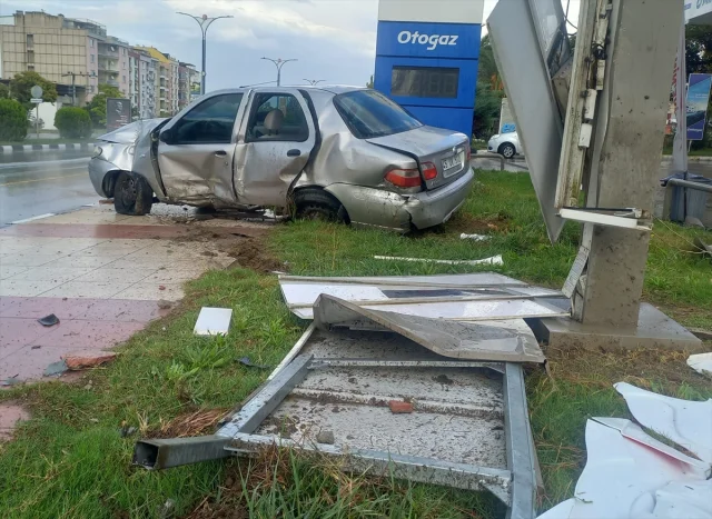 Manisa'da Kaygan Yolda Tabela Faciası
