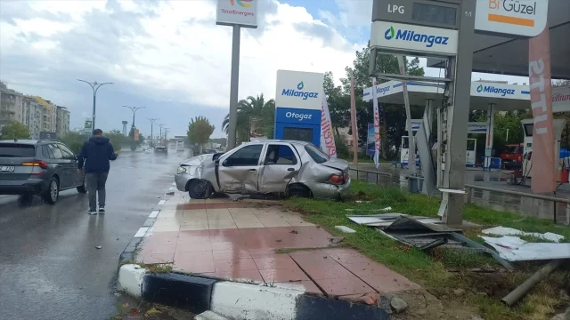 Manisa'da Kaygan Yolda Tabela Faciası