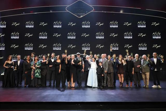 Yapı Kredi Afife Tiyatro Ödülleri Görkemli Geceyle Sahiplerini Buldu