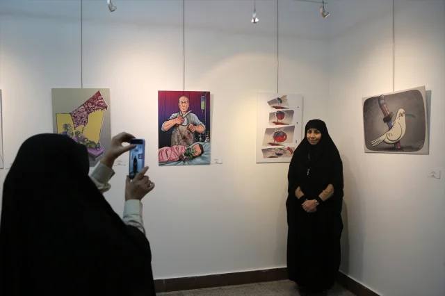 Tahran'da 'Suç Senfonisi' Karikatür Sergisi Açıldı