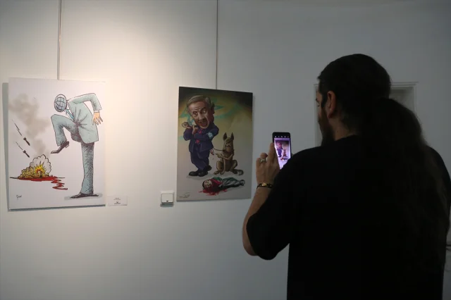 Tahran'da 'Suç Senfonisi' Karikatür Sergisi Açıldı