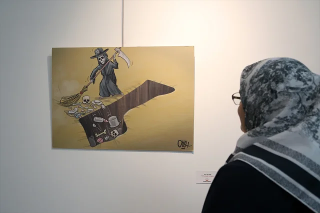 Tahran'da 'Suç Senfonisi' Karikatür Sergisi Açıldı