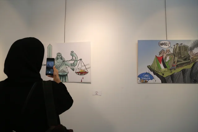 Tahran'da 'Suç Senfonisi' Karikatür Sergisi Açıldı