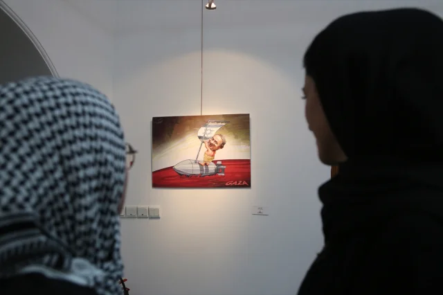 Tahran'da 'Suç Senfonisi' Karikatür Sergisi Açıldı
