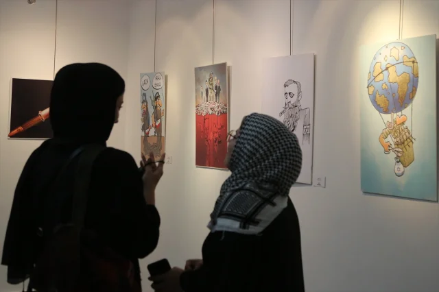 Tahran'da 'Suç Senfonisi' Karikatür Sergisi Açıldı