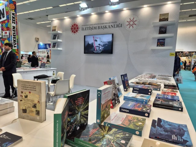 Ankara Kitap Fuarı'nda İletişim Başkanlığı Yayınları İlgi Odağı